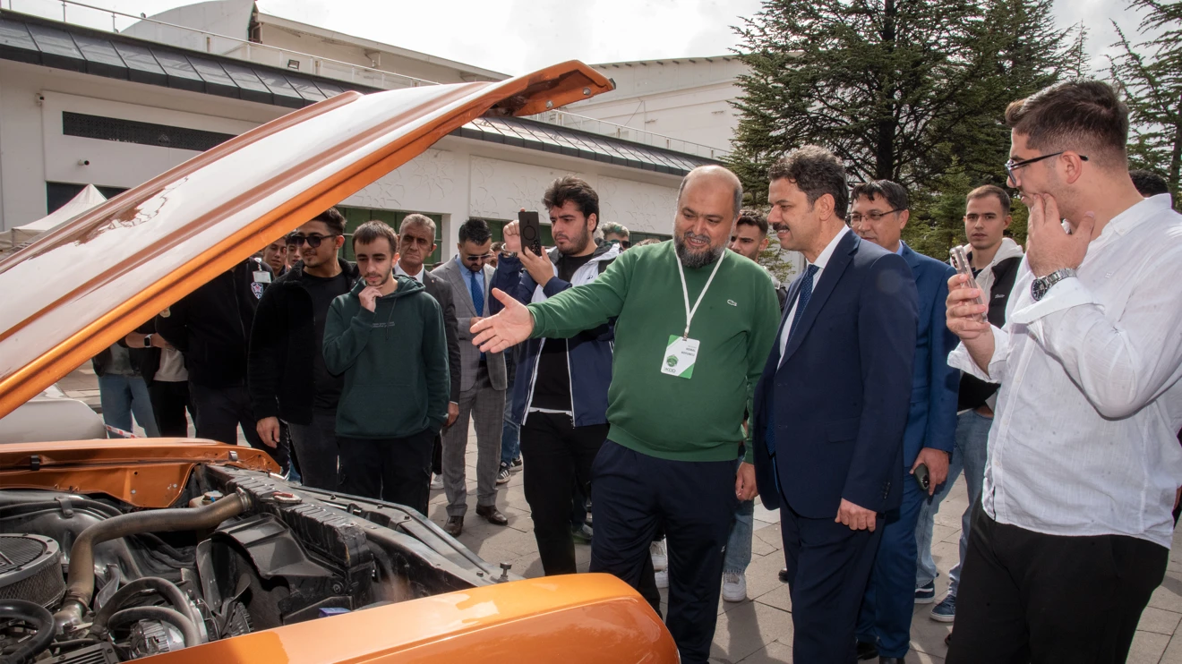 Selçuk Üniversitesinde Tanışma Şenliği renkli görüntülerle sona erdi